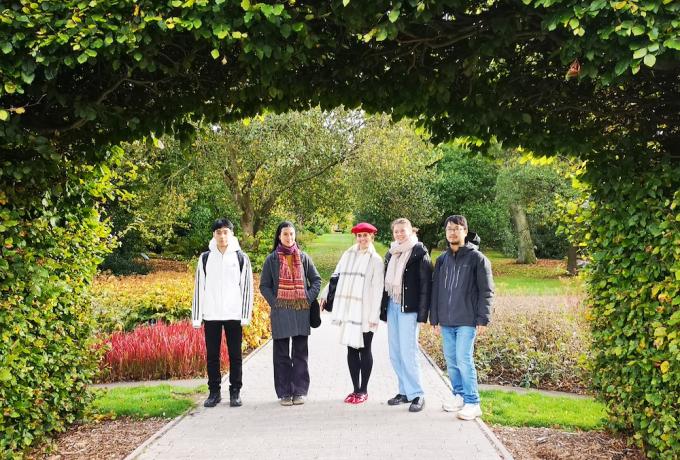 The Gan Lab group in the park