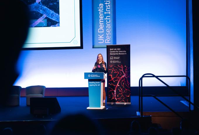 Susanne van veluw presenting at connectome