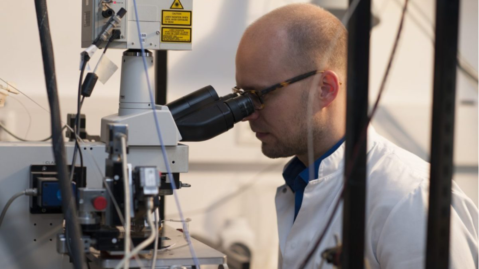 Marc Busche at microscope