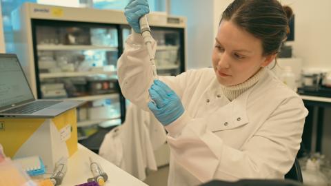 Biomarker Factory pipetting 