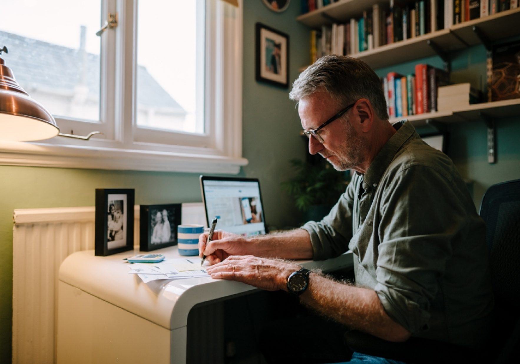 Cfba Man Desk Writing